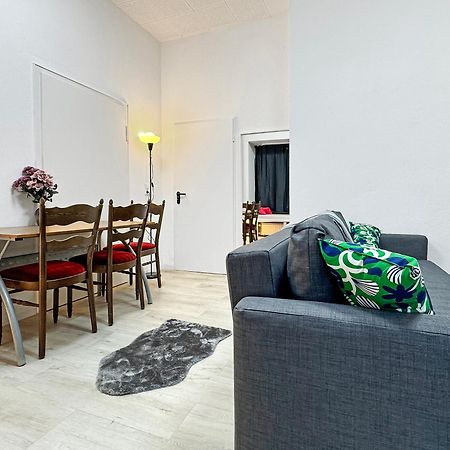 2 Zimmer Apartment Fuer 6 P, 15 Min Zum Flughafen エスリンゲン エクステリア 写真